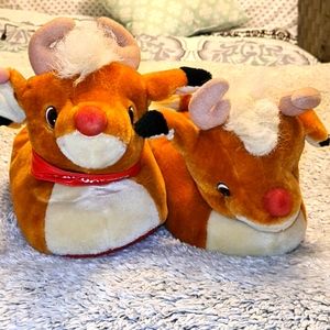Adorable Rudolf slippers